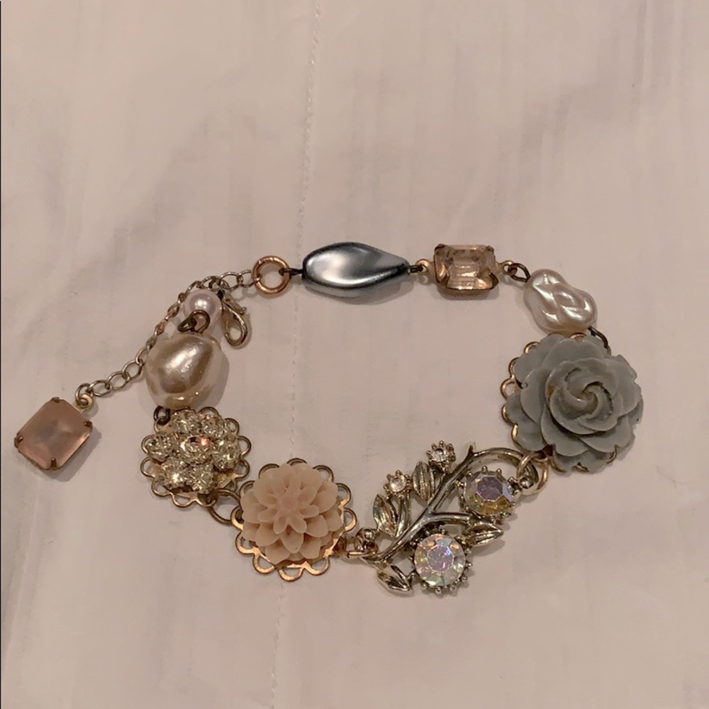 Adjustable crystal, flower, bead bracelet